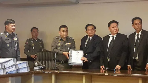 ตร.ส่งสำนวนคดี บึมรพ.พระมงกุฎ สั่งฟ้อง'ลุงวัฒนา'