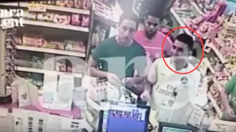 ตะลึง คนร้ายขับรถพุ่งชนคน ยิ้มร่าก่อนก่อเหตุสลด ไอซิส ขู่โจมตีสเปนอีก (คลิป)