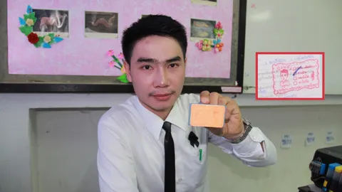 หนูอยากส่งการบ้าน! ครูปั๊มตรายางลุ้นได้ 'ป๊าดเฮ็ดคักแท้ หรือ เอาไปถิ่ม'