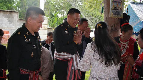 ผบ.พล.ร.3 มอบเงิน และอุปกรณ์การเรียนให้ ร.ร.บ้านขัวก่าย จ.สกลนคร 