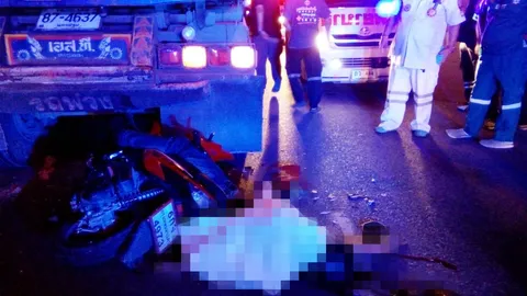 หนุ่มไปรษณีย์ดับ จยย.เสยท้ายพ่วง จอดเสียกลางสะพาน แยกบางแวก