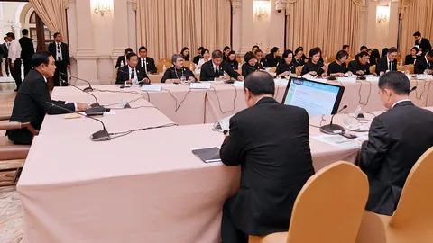 ขีดเส้น 10 วัน สางปมข้าว