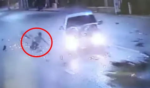 อย่างนี้ยังจะหนี! วินาทีปิกอัพแซงกลางโค้ง ชนจยย.ดีเจหนุ่มดับอนาถ (คลิป)