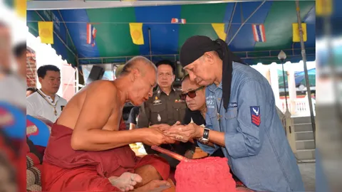 ตลกชื่อดัง ถั่วแระ เชิญยิ้ม ทำบุญวันเกิดครบ 65 ปี