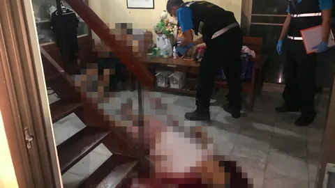 ยิงกันในบ้าน ซ.เรวดี29 ดับ 2 ศพ ลูกช็อก! เปิดประตู เจอพ่อแม่นอนตาย