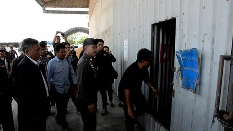 รองผบ.ตร.ตรวจโกดังเก็บข้าวรัฐ