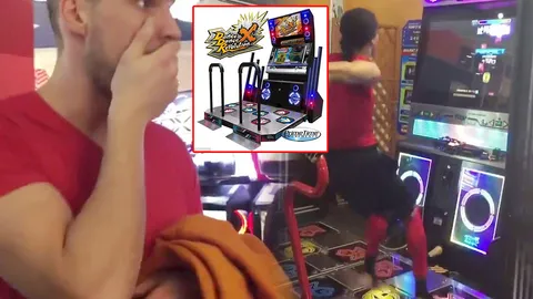 สปีดมองไม่ทัน ชมคลิป หนุ่มโชว์สกิลเกมตู้  Dance Revolution ทำฝรั่งตาค้าง