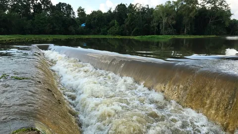 กาฬสินธุ์ เฝ้าระวังอ่างเก็บน้ำห้วยสีทน หวั่นฝนตกหนักทำน้ำไหลเข้าชุมชน