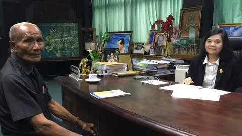 ค่ายเพลงสนใจมั้ย! คุณปู่วัย 82 แต่งเพลงลูกทุ่งร่วมร้อย ตามหาศิลปินอยากดัง (คลิป)