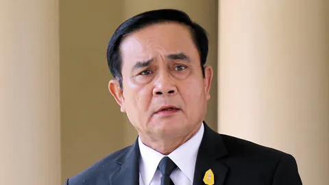 นายกฯตำหนิ พระปกเกล้า ทำโพลไม่เหมาะสม ป้อมปลื้ม-ล่า‘ปู’คืบ