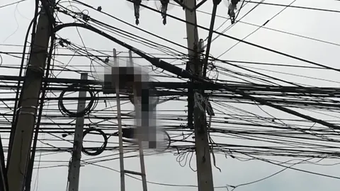 สลด! หนุ่ม 19 พลาดโดนไฟดูดดับอนาถ คาสายไฟ พหลฯ 64