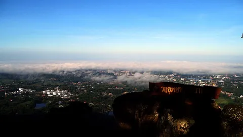 ปลายฝนต้นหนาว ทะเลหมอกมาแล้ว! ปกคลุมทั่วเมืองหนองบัวลำภู 