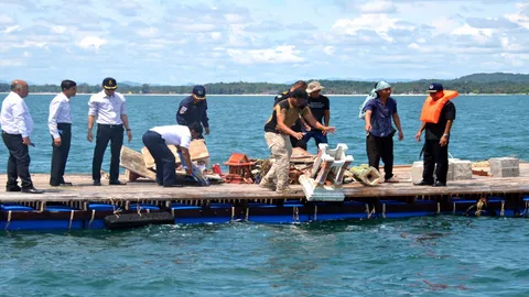 ปล่อยไว้น่ากลัว! คนชุมพรเก็บศาลพระภูมิเก่าริมทาง ทิ้งทะเลทำหมู่บ้านปลา