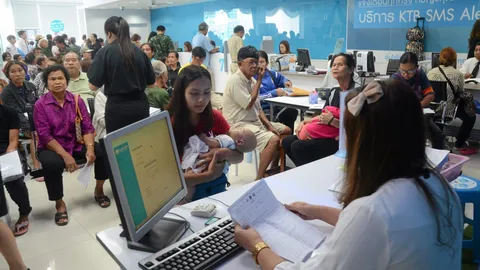 พาณิชย์ รับ ตั้งเครื่องรูดบัตรไม่ทัน ผุดรถโมบายธงฟ้าประชารัฐใช้แทน