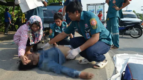 ชนสยอง เสี่ยรับเหมา ลงจากวอลโว่รถส่งหมูขยี้ดับ คนขับอ้างคุยโทรศัพท์ มองไม่เห็น