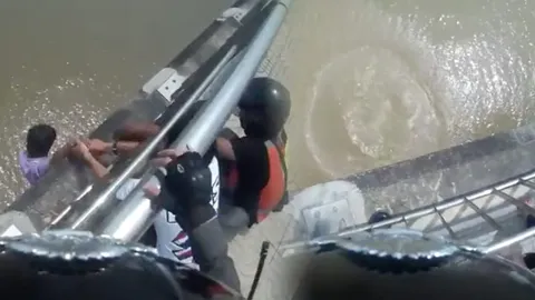 หนุ่มโดดเจ้าพระยา พลเมืองดีคว้าได้ สุดท้ายหลุดมือ ร่างจมหายต่อหน้า