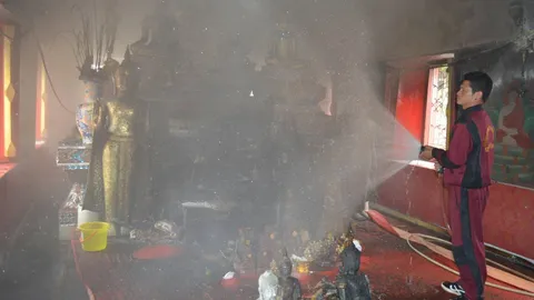 ไฟฟ้าลัดวงจร ไหม้โบสถ์วัดป่าโค เมืองกรุงเก่า เผาโต๊ะหมู่บูชา ภาพฝาผนัง