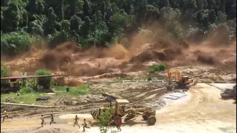 หนีตายระทึก! เปิดคลิปวินาทีเขื่อนลาวแตก มวลน้ำมหึมาทะลักท่วมไม่ตั้งตัว