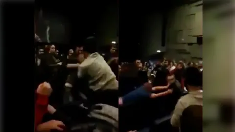  หนุ่มยัวะจัด  คนดูหนังคุยเสียงดัง ถึงขั้นวางมวยชกกันกลางโรง (คลิป)