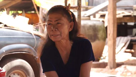 วอนช่วย ใหม่ แว่นทิพย์ เจ้าของเพลงสาวเลยยังรอ นางเอกหมอลำ ป่วยเกาต์ปวดทรมาน