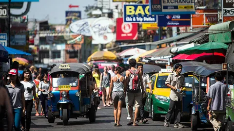 ข้าวสารห้องพักเต็ม 100% ประชาชนเตรียมร่วมงานพระบรมศพ