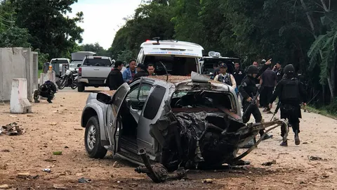 'บิ๊กป้อม'เสียใจเหตุวางระเบิดสายบุรี ทหารดับ 6 ศพ เตรียมอุดช่องโหว่