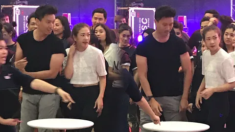 แค่เพื่อน!?! กึ้ง แป้ง พักเรื่องวุ่น ชวนกันลงแข่งกีฬาสี