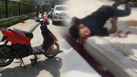 หนุ่มก่อสร้างชะตาถึงฆาต! ซิ่งรถป๊อปเกยฟุตปาท หัวกระแทกรั้วบ้านดับสลด