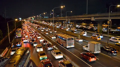 มิตรไมตรีตัดใหม่รถชนบ่อย-สับสนช่องทางไม่ชัดเจน