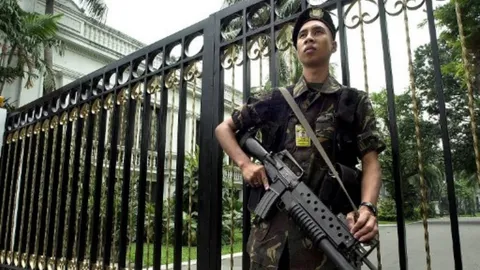 ผวา กระสุนปริศนาลั่นดับชีพองครักษ์ปธน.ปินส์ ใกล้บ้าน ‘ดูเตร์เต’