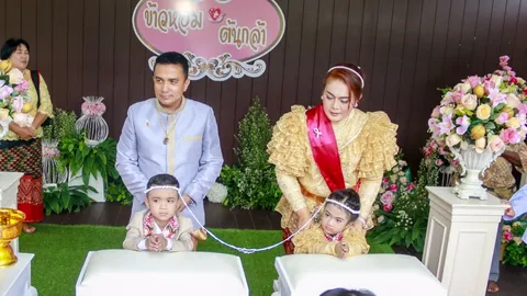 เด็กแฝด ตรัง จัดพิธีแต่งงาน แก้เคล็ด สินสอดเงิน 9.9 แสน ทอง 9 บาท 