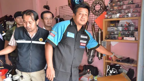 ปรับ1พัน ช่างซ่อมบิ๊กไบค์ ตร.สายไหมปล่อยกลับบ้าน เซ่นคลิปปืนจ่อหัวบัง