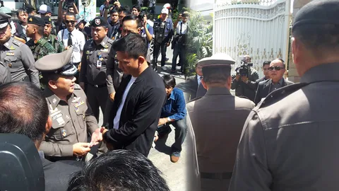 ได้เส้นผม 'ยิ่งลักษณ์' พิสูจน์ DNA ผกก.หนุ่ย ตีหน้าขรึม บอกเรียบร้อยดี