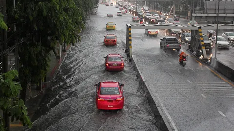 สร้างท่อลอดใต้ถนน แก้น้ำท่วมพระราม 6