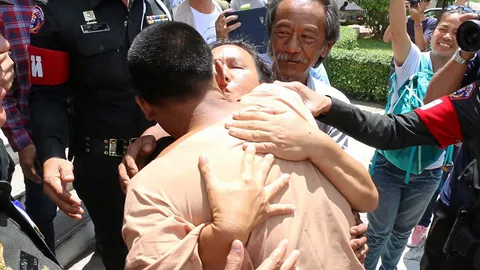 โอบกอดลูก 