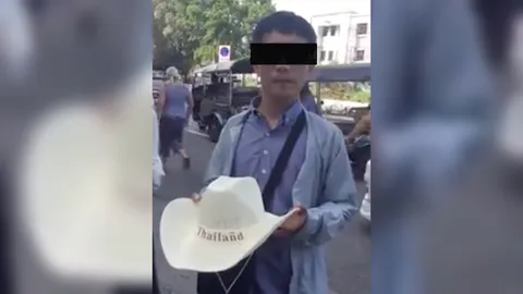 ขายหรือปล้น นักท่องเที่ยวต่างชาติเซ็ง ซื้อหมวกจ่ายแบงก์พัน ได้คืน 200