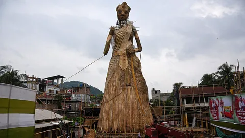 อนุสาวรีย์พระแม่ทุรคา สูงทำลายสถิติ (คลิป)