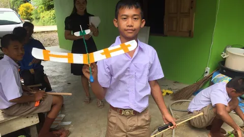 พี่กลับมาสอนน้อง แข่งนักบินน้อย กับเคล็ดลับการสร้าง ‘เครื่องร่อน’