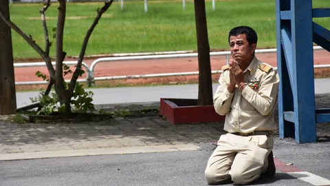 เปิดใจ 'ครูไพฑูรย์' กราบลาโรงเรียน เผยเพราะสำนึกบุญคุณที่สอนมา 39 ปี 