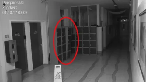 ฮือฮา ผีหลอก!! กล้องวงจรปิด ร.ร. บันทึกภาพชวนขนลุก กลางดึก (คลิป)