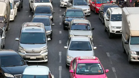 ห้ามรถที่มาจาก "ถนนเพชรอุทัย" เลี้ยวซ้ายกำแพงเพชร 7