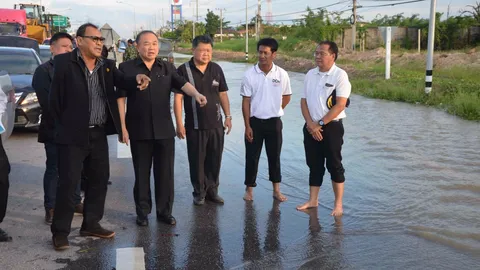 ผู้ว่าฯ กำแพงเพชร ลงตรวจ ถ.สายเอเชีย พบน้ำท่วม สั่ง เร่งระบาย 