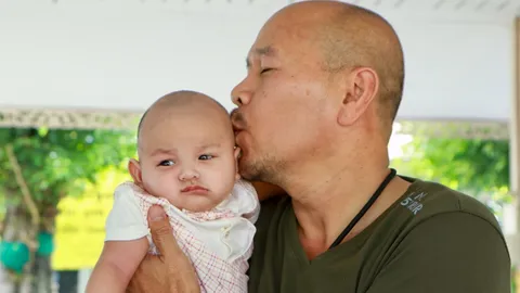 มัดใจจัง น้องลีออง ลูกพ่อเสก แม่แซนวิช (คลิป) 