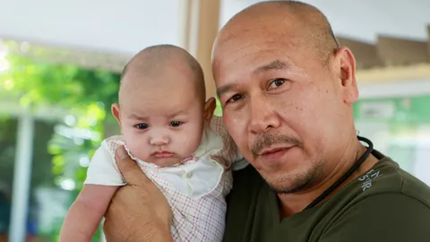 ตาโชว์หลาน 'ลีออง' จี้เสก-ทําหน้าที่พ่อ (คลิป)