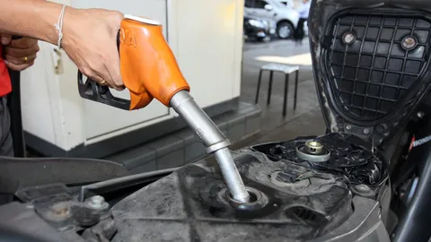 คนใช้รถยิ้ม! ปตท.-บางจาก ลดราคาน้ำมันทุกชนิด 40 สต. เว้น E85 ลง 20 สต.