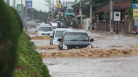 ถนนสายเชียงใหม่-ฮอด น้ำท่วมสูง-ไหลเชี่ยว รถเล็ก จยย.แนะเลี่ยง