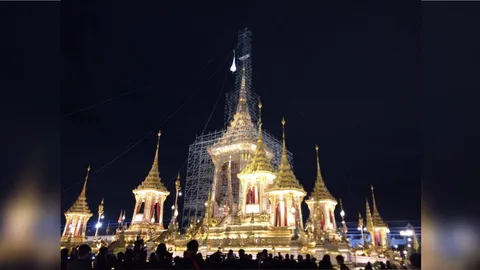 ซักซ้อมยก นพปฎลมหาเศวตฉัตร พระเมรุมาศ ก่อนมีพิธีจริง 18 ต.ค.