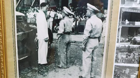 ร.9เสด็จฯทรงเยี่ยมราษฎรครั้งแรก หลังไฟไหม้ตลาดบ้านโป่ง ภาพที่มีทุกบ้าน 