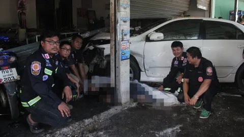 เก๋งเฉี่ยวชนกัน ก่อนพุ่งเข้าร้านริมทางที่อุตรดิตถ์ แม่ค้าดับคาที่