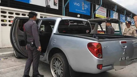 ระทึกทั้งขนส่งฯ! EOD ค้นรถต้องสงสัย เสียบกุญแจคาไว้ ที่แท้แฟนคนขับลืม